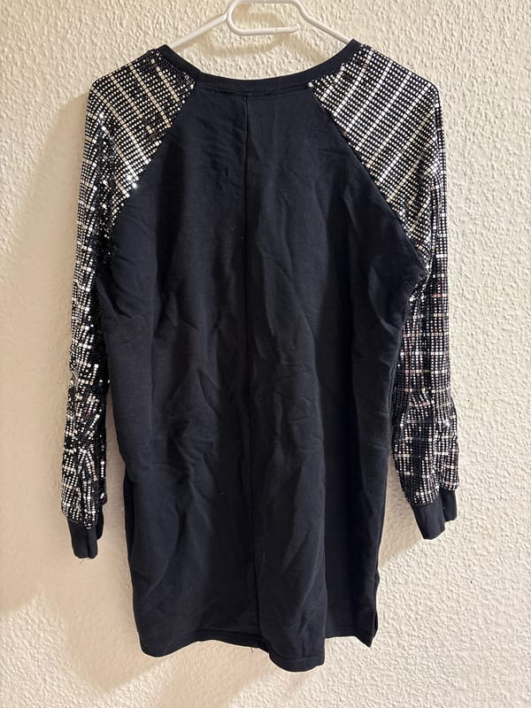 Damen Schwarzes Sweatkleid mit silbernen Pailletten-Ärmeln – Größe S – Bild 2 von 2