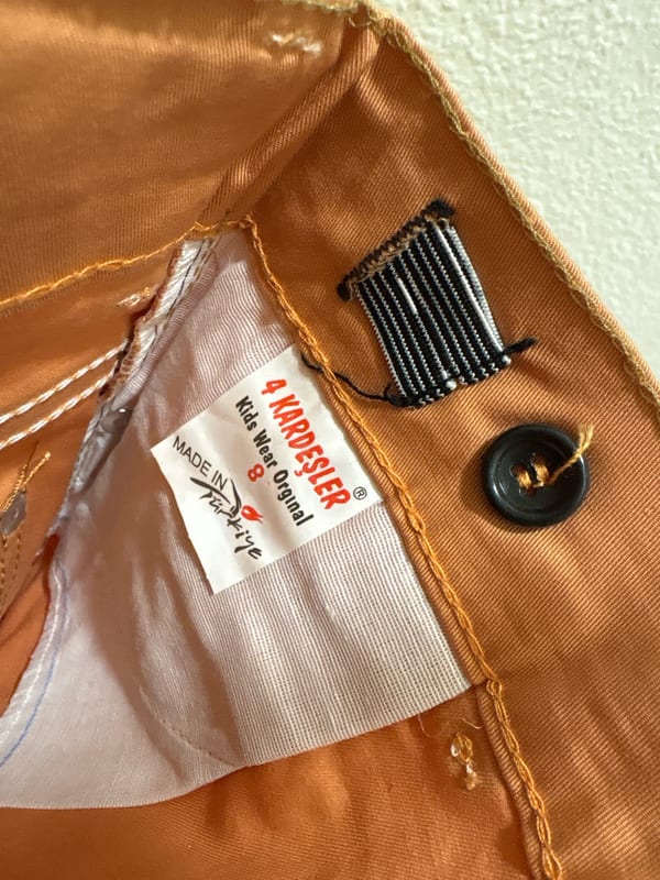 Kinderhose in Orange – Schmale Form mit Gürtelschlaufen – Größe 128 – Bild 2 von 2