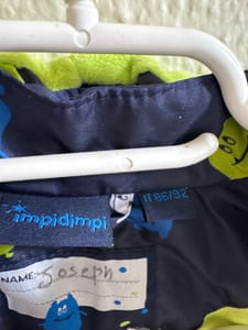 Kinderjacke mit Monster-Muster, Kapuze und Fleece-Innenfutter – Größe 92 – Blau — Bild 2 von 2 anzeigen