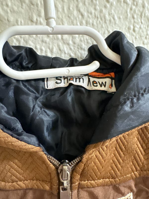 Braune Kinderjacke mit Kapuze und Reißverschluss – Größe 110 – Bild 3 von 3
