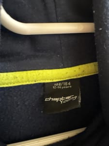Sweatshirt mit Stehkragen, Colorblock in Blau, Grün und Grau – Jungen — Bild 3 von 3 anzeigen