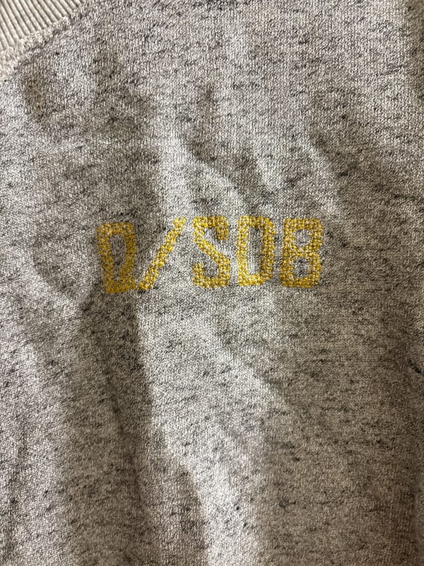 Herren Grauer Sweatshirt-Pullover mit goldenem Logo-Print – Größe M – Bild 3 von 4
