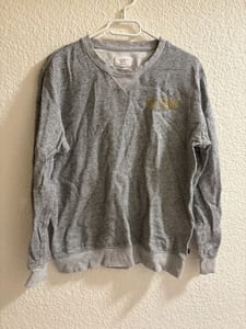 Herren Grauer Sweatshirt-Pullover mit goldenem Logo-Print – Größe M