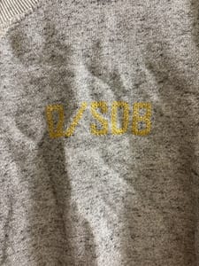 Herren Grauer Sweatshirt-Pullover mit goldenem Logo-Print – Größe M — Bild 3 von 4 anzeigen