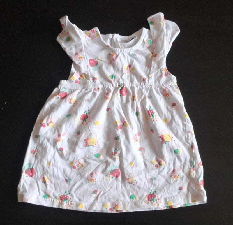 Mädchen Sommerkleid mit Erdbeer-Muster Gr.80 – Weiß/Bunt