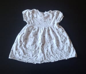 Mädchen Süßes Sommerkleid mit Regenbogen-Muster Gr. 80/86 – Weiß/Bunt — Bild 2 von 2 anzeigen