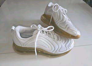 Damen Weiße Airmax 720 mit Luftsohle Gr. 39 — Bild 1 von 4 anzeigen
