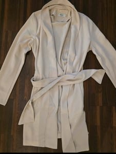 Damen Only Blusenjacke/Longblazer Creme – Größe M – Beige — Bild 2 von 2 anzeigen
