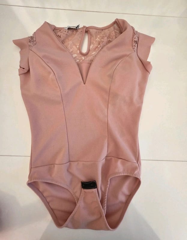 Body in Altrosa mit Spitzeneinsatz – Damen – Größe S