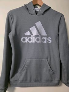 Adidas Damen Hoodie mit Glitzerlogo – Größe S – Grau