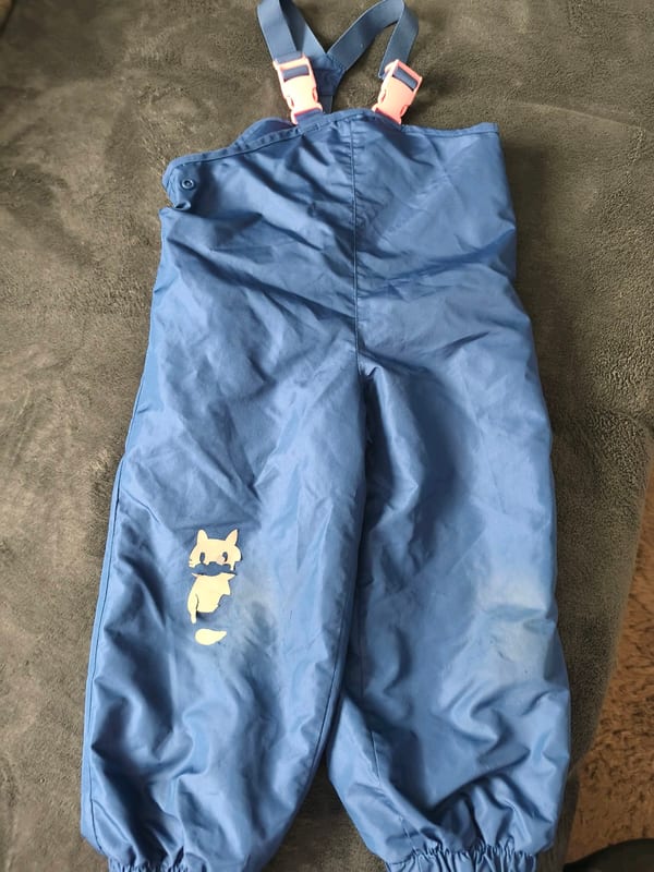 Blaue Kinder-Regenhose mit Trägern und Fuchs-Motiv – Größe 98