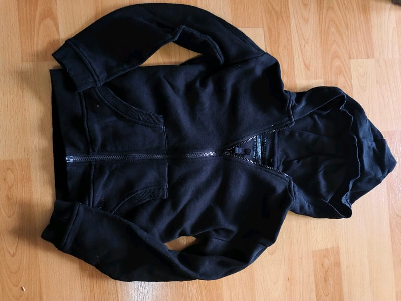 Schwarzer Kapuzensweatjacke mit Reißverschluss – Kinder – Größe 140
