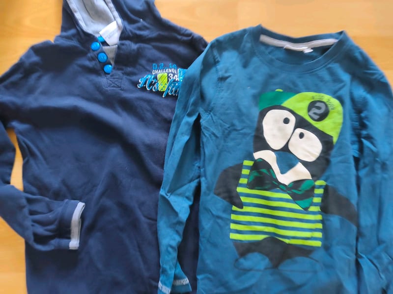 Langarmshirt mit Kapuze – dunkelblau, Jungen – Größe 122 – Bild 2 von 3