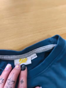 Langarmshirt mit Kapuze – dunkelblau, Jungen – Größe 122 — Bild 3 von 3 anzeigen