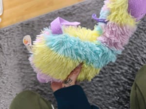 Kuscheltier Lama in Pastellfarben – Plüschtier — Bild 3 von 3 anzeigen