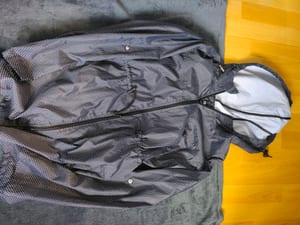 Damen Dunkelblaue Regenjacke mit Punktmuster – Größe S/M