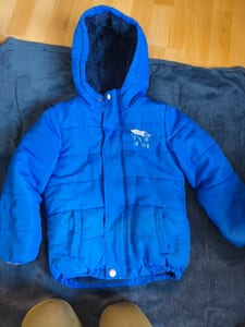 Jungen Gefütterte Winterjacke mit Kapuze in Blau – Weltraum-Motiv – Größe 116