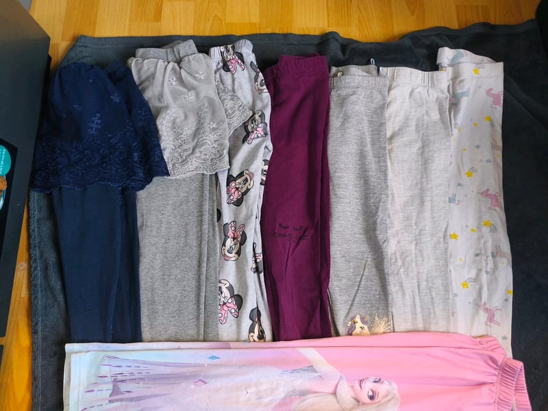 Konvolut Mädchen-Leggings und Hosen, mehrere Teile – Größe 110 – Bunt