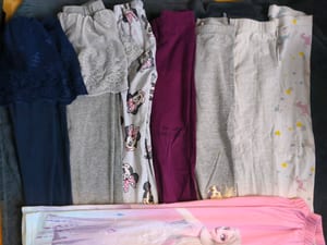 Konvolut Mädchen-Leggings und Hosen, mehrere Teile – Größe 110 – Bunt — Bild 2 von 5 anzeigen