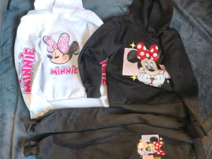 Mädchen Minnie Maus Set – Hoodie und Hose, Schwarz – Größe 122