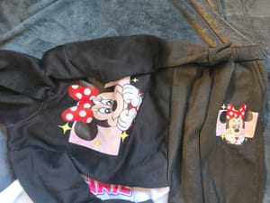 Mädchen Minnie Maus Set – Hoodie und Hose, Schwarz – Größe 122 — Bild 2 von 4 anzeigen