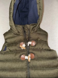 Baby Steppweste mit Kapuze – Größe 74 – Grün — Bild 2 von 3 anzeigen