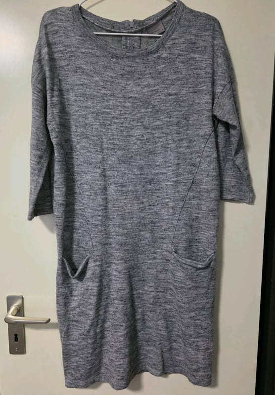 Vero Moda Damen Strickkleid – Größe M – Grau