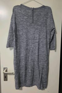 Vero Moda Damen Strickkleid – Größe M – Grau — Bild 3 von 3 anzeigen
