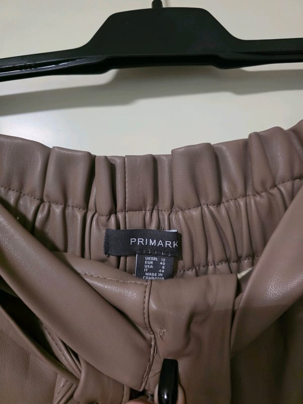 Damen Primark Shorts in Lederoptik – Größe 40 – Beige-Braun – Bild 2 von 2