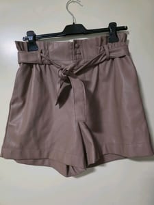 Damen Primark Shorts in Lederoptik – Größe 40 – Beige-Braun