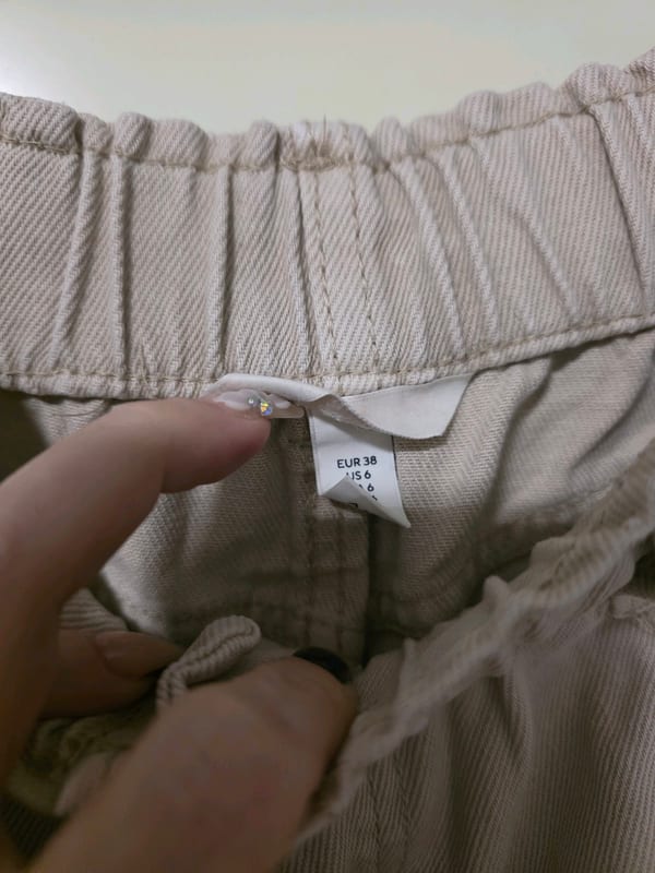 Damen Beige Paperbag Jeans Gr. 38 – Bild 2 von 2