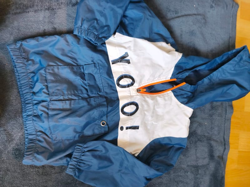 Kinderjacke Blau-Weiß mit Reißverschluss – Windbreaker – Größe 110