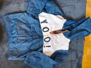 Kinderjacke Blau-Weiß mit Reißverschluss – Windbreaker – Größe 110 — Bild 1 von 4 anzeigen