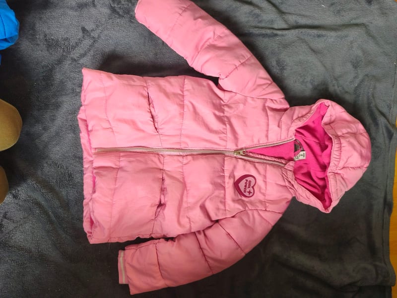 Rosa Winterjacke mit Kapuze für Mädchen – Größe 110