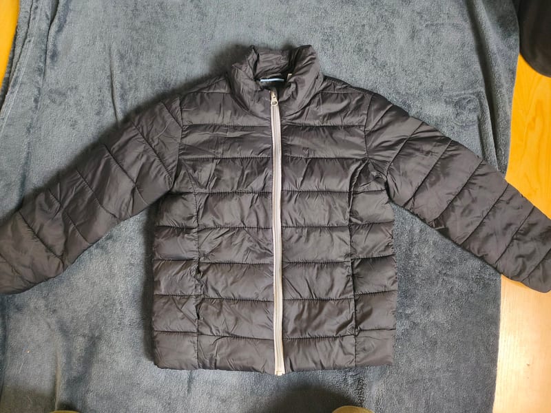 Mädchen Gesteppte Jacke, schwarz, Stehkragen, Reißverschluss – Größe 128