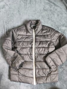 Mädchen Gesteppte Jacke, schwarz, Stehkragen, Reißverschluss – Größe 128 — Bild 5 von 8 anzeigen