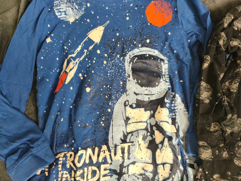 2x Langarmshirt Astronaut Weltraum – Jungen – Größe 110 – Blau – Bild 2 von 5