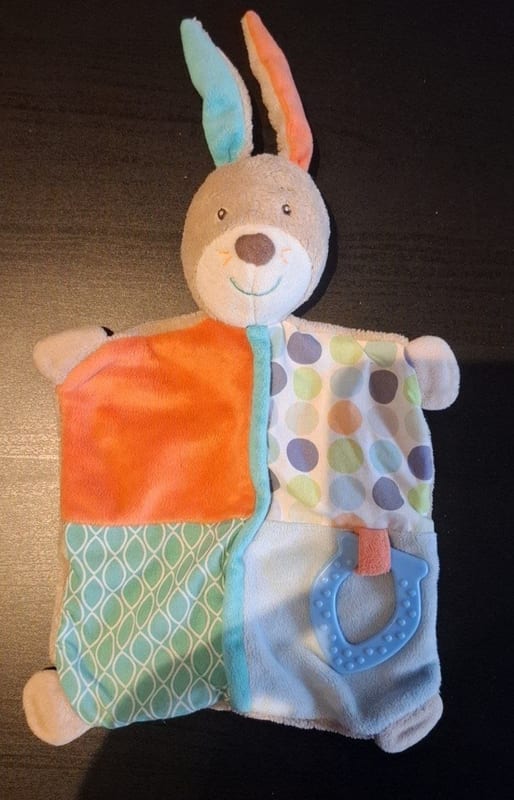 Buntes Baby-Spielzeugset - Schnuffeltücher, Rassel & Regenbogen-Greifling – Bild 7 von 8