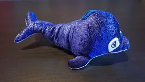 Glitzer-Delfin Plüschtier – Bild 2 von 4