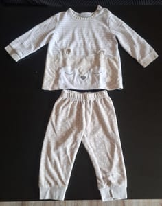 Süßer Baby-Schlafanzug / Zweiteiler Gr.80 – Beige