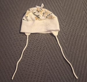 Mädchen 2er Set Newborn Mützen (Gr. 50 bis 56) – Weiß