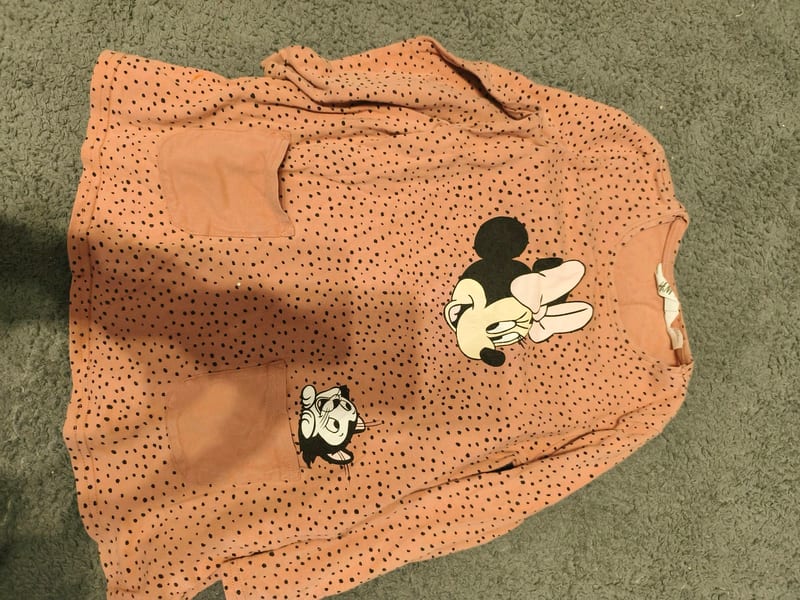 Langarmshirt mit Mickey-Motiv und Punkten – Kinder – Größe 110 – Lachsrosa