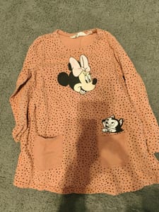 Langarmshirt mit Mickey-Motiv und Punkten – Kinder – Größe 110 – Lachsrosa
