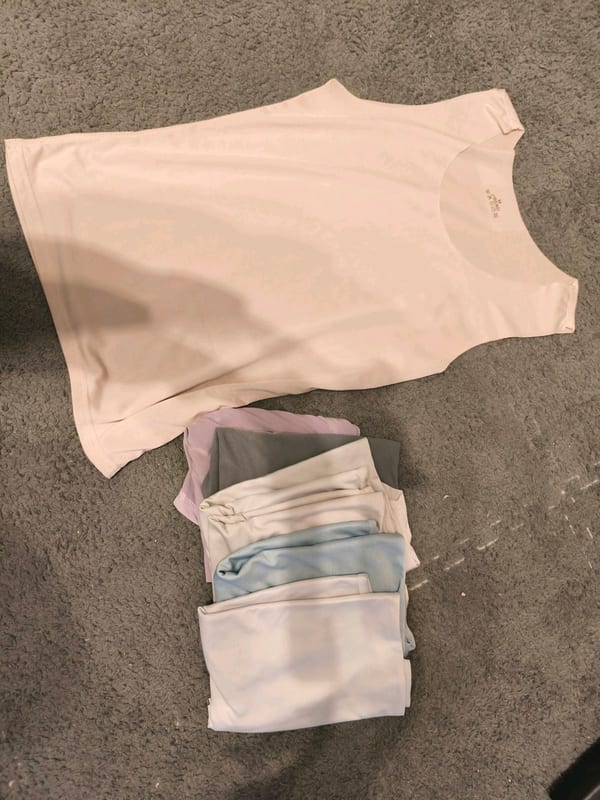 Damen Ärmelloses Sport-Tanktop, 6er-Set in Pastelltönen – Größe M – Bunt