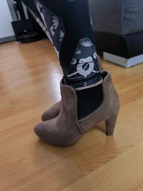 Damen Ankle Boots in Taupe mit Absatz – Wildleder-Optik – Größe 37 – Bild 3 von 6