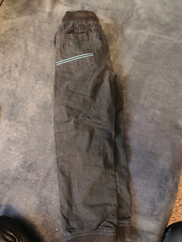 Jungen Dunkle Jogginghose mit Bündchen und Kordelzug – Größe 116 – Schwarz – Bild 4 von 4