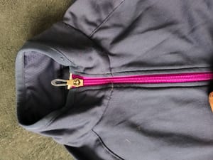 Mädchen Sportjacke mit Reißverschluss in Marine und Pink – Größe 128 – Blau/Rosa – Bild 4 von 5