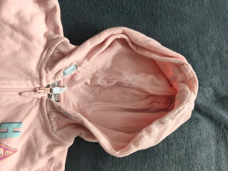Mädchen Rosa Kapuzenjacke mit Reißverschluss und hellblauen Bündchen – Größe 116 – Bild 3 von 5