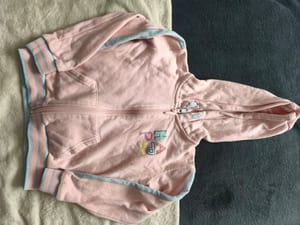 Mädchen Rosa Kapuzenjacke mit Reißverschluss und hellblauen Bündchen – Größe 116