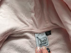 Mädchen Rosa Kapuzenjacke mit Reißverschluss und hellblauen Bündchen – Größe 116 – Bild 5 von 5